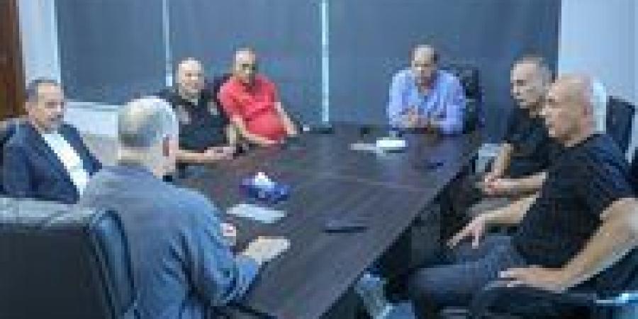 اجتماع
      تنسيقي
      بين
      أبو
      ريدة
      والتوأم
      لمناقشة
      معسكر
      المنتخب
      في
      نوفمبر
      والاستعداد
      لأمم
      إفريقيا