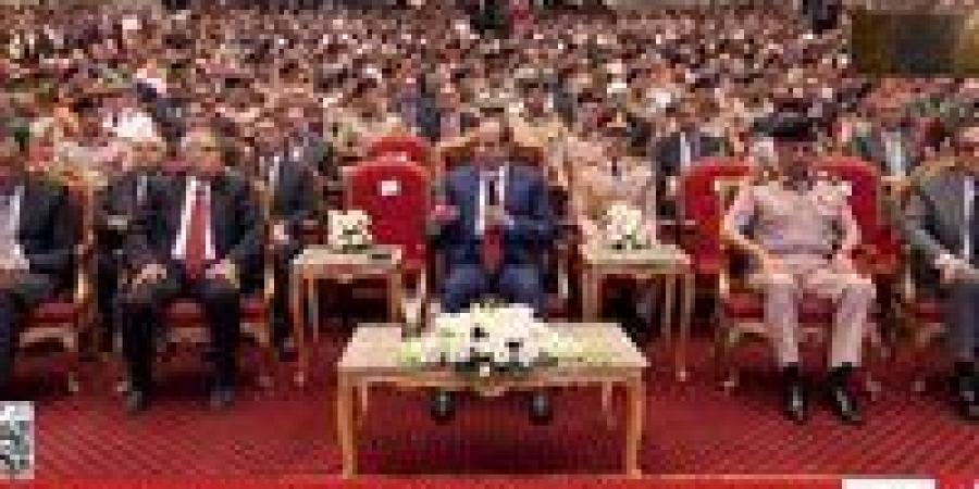 أعضاء
      مجلسي
      النواب
      والشيوخ
      بعد
      كلمة
      الرئيس
      السيسى
      بذكرى
      أكتوبر:
      «الرهان
      على
      وعي
      الشعب
      »