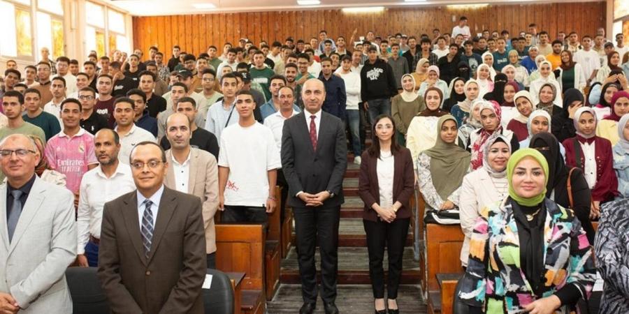 جامعة
      دمنهور
      الأهلية
      تحتفي
      باستقبال
      الدفعة
      الأولى
      من
      طلابها