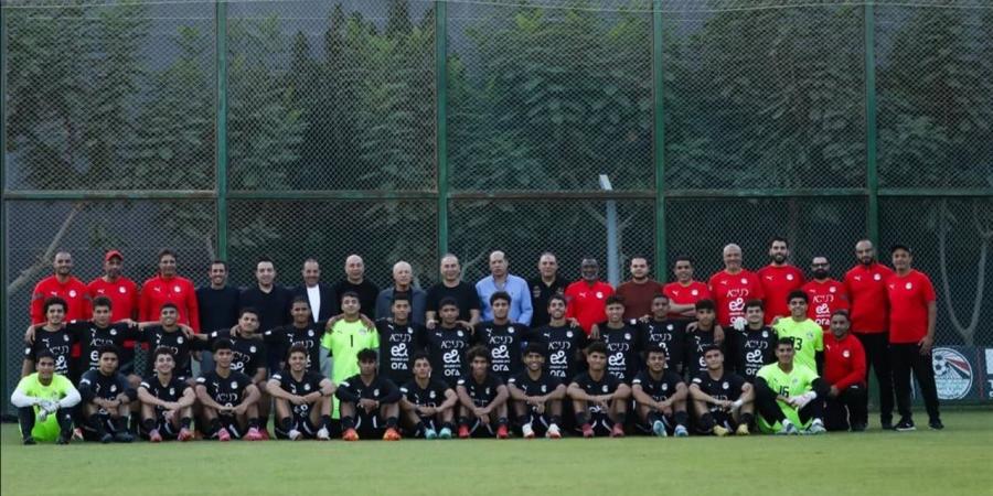 أعضاء
      الجبلاية
      وجهاز
      المنتخب
      الأول
      يدعمون
      الناشئين
      قبل
      السفر
      للمونديال