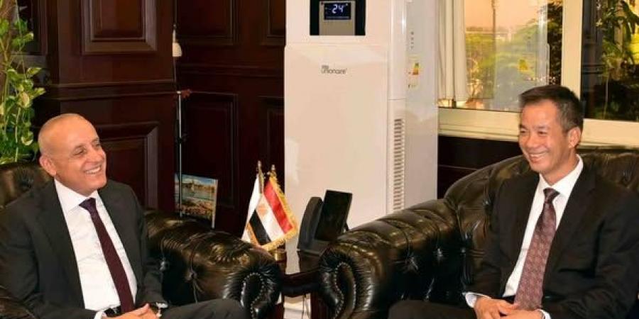 محافظ
      الأقصر
      يستقبل
      عمدة
      تشينغتشو
      الصينية
      لبحث
      تعزيز
      التعاون
      الاقتصادي
      والسياحي
      بين
      الجانبين