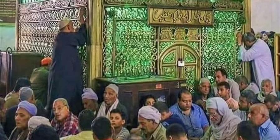 نقابة
      الأشراف:
      السيد
      البدوي
      نسبه
      يعود
      لآل
      البيت
      وله
      مكانة
      عظيمة
      في
      العالم
      الإسلامي