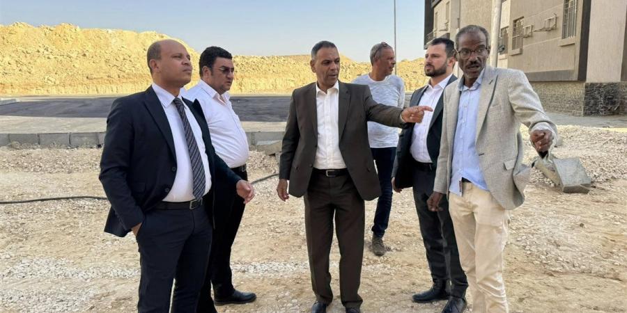 نائب
      رئيس
      "المجتمعات
      العمرانية"
      يتفقد
      مشروعات
      الإسكان
      ورفع
      وتيرة
      الإنجاز
      بالقاهرة
      الجديدة
