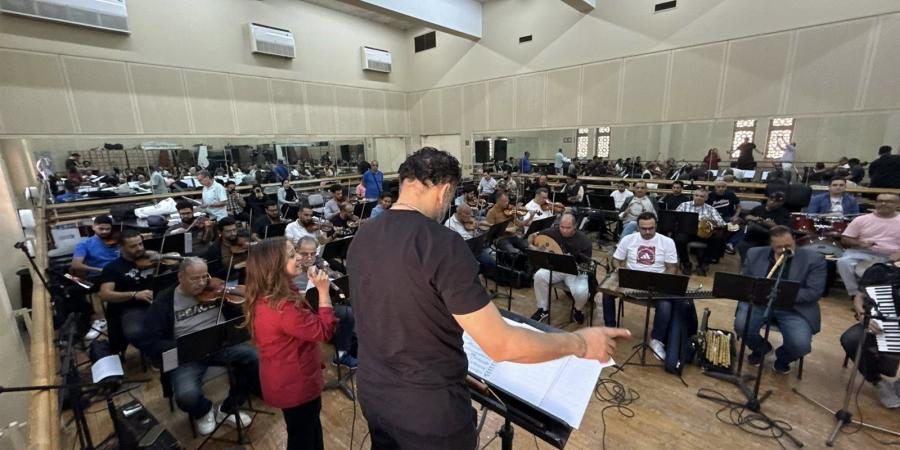 من
      داخل
      البروفات..
      ريهام
      عبد
      الحكيم
      تستعد
      لحفلها
      بمهرجان
      الموسيقى
      العربية