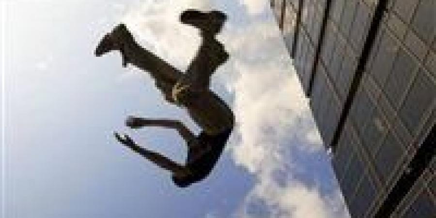 هربا
      من
      الديون
      ..
      حكاية
      شاب
      أنهى
      حياته
      قفزًا
      من
      أعلى
      جبل
      المقطم