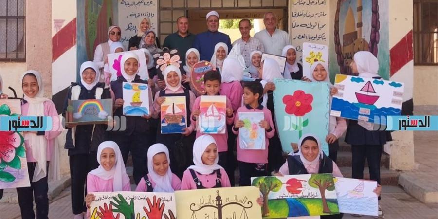 رئيس
      منطقة
      مطروح
      الأزهرية
      يفتتح
      معرض
      "الفن
      والوسطية"
