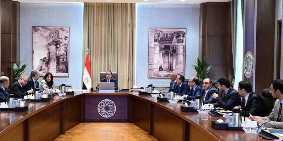 رئيس
      الوزراء
      يتابع
      مستجدات
      الموقف
      التنفيذي
      لمبادرة
      "حياة
      كريمة"