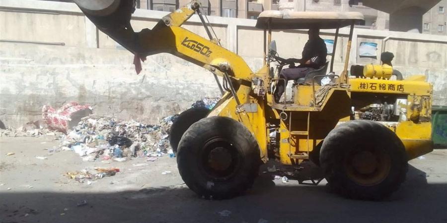 رفع
      440
      طنًا
      من
      القمامة
      والمخلفات
      خلال
      حملات
      النظافة
      العامل
      بحي
      المنتزه
      أول