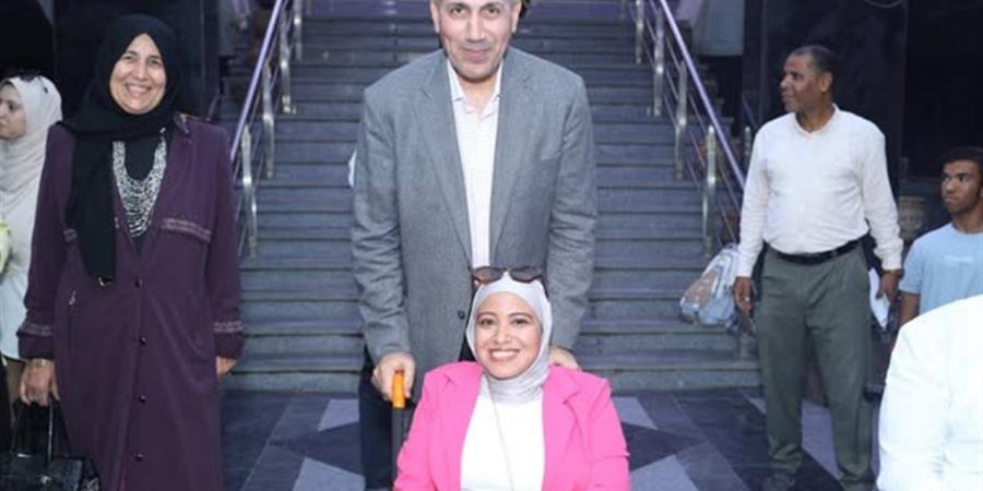 نائب
      رئيس
      جامعة
      الزقازيق
      يكرم
      الطلاب
      ذوي
      الهمم
      الفائزين
      في
      مهرجان
      بنها