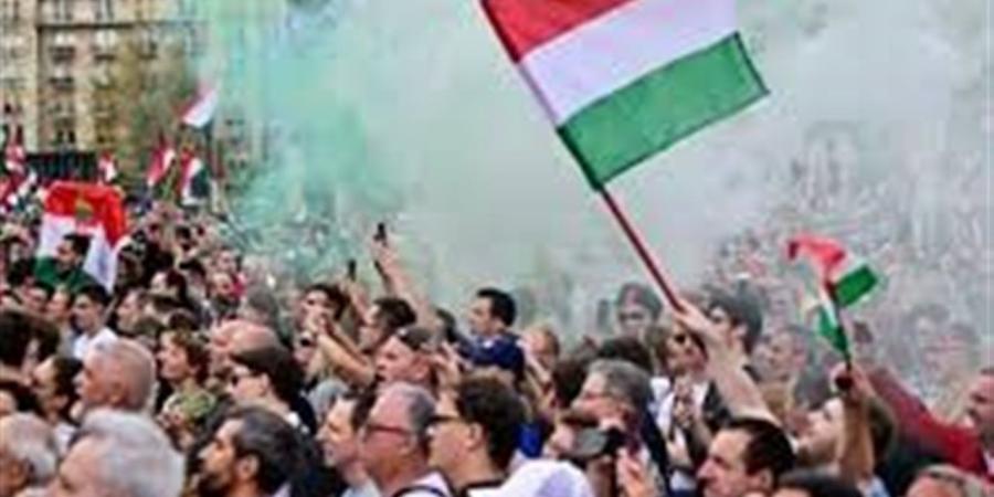عشرات
      الآلاف
      يشاركون
      في
      مسيرات
      متنافسة
      مع
      انطلاق
      الحملة
      الانتخابية
      في
      المجر
