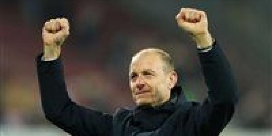 نجم
      الكرة
      المصرية
      السابق
      ينتقد
      توروب
      مدرب
      الأهلي
      بسبب
      تغييراته
      أمام
      الاتحاد
      السكندري