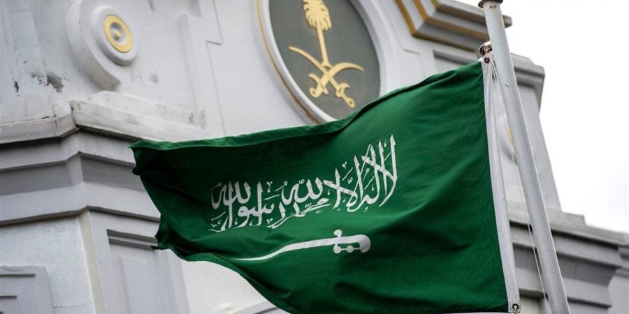 كيف
      تحصل
      على
      الإقامة
      الدائمة
      في
      السعودية؟..
      التفاصيل
      الكاملة
      للرسوم
      والشروط