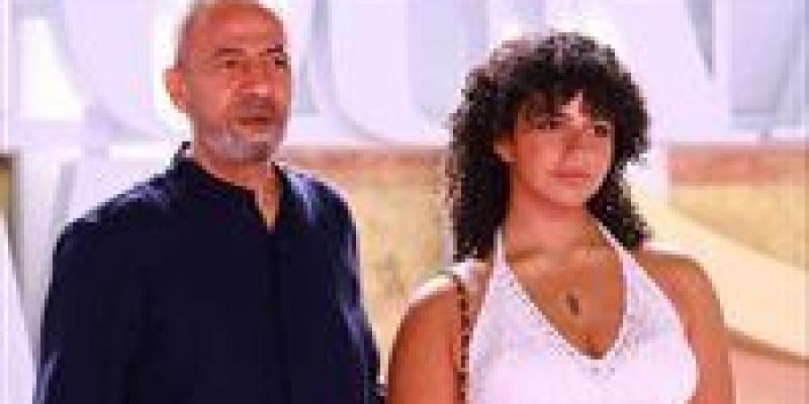«الحلوةأ
      م
      أبوها»
      تخطف
      الأضواء
      في
      مهرجان
      الجونة..
      من
      هي
      صبا
      فواز؟