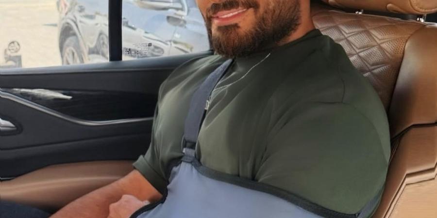 بسبب
      ممارسة
      رياضة
      عنيفة..
      تامر
      حسني
      يخضع
      لعملية
      جراحية
      في
      الذراع