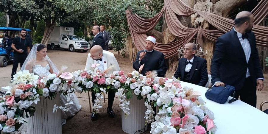 فرحة
      هيستيرية
      لـ
      حاتم
      صلاح
      لحظة
      عقد
      قرانه|
      صورة