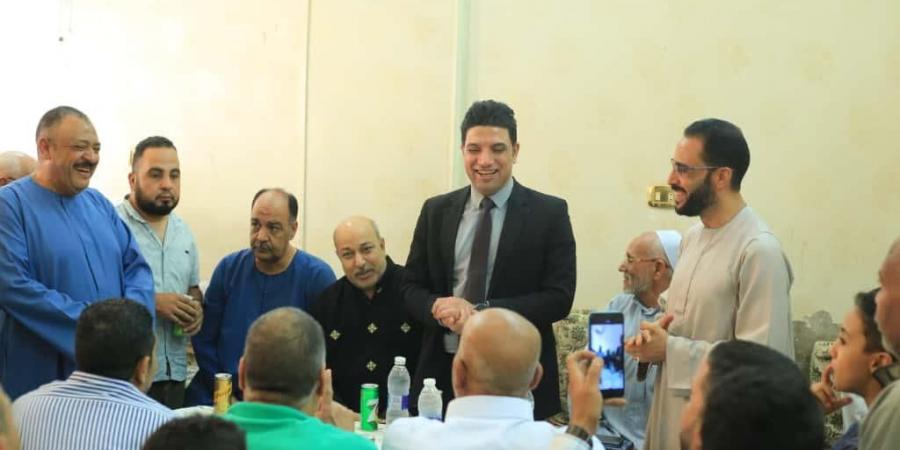 عقب
      أدائه
      صلاة
      الجمعة..
      نائب
      محافظ
      سوهاج
      يستجيب
      لدعوة
      الأهالي
      بتفقد
      الشوارع
      ومتابعة
      الخدمات