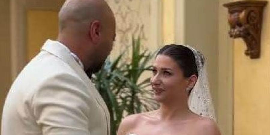 الكبير
      أوي
      ليس
      عمله
      الأول..
      أسرار
      في
      حياة
      حاتم
      صلاح
      بعد
      حفل
      زفافه