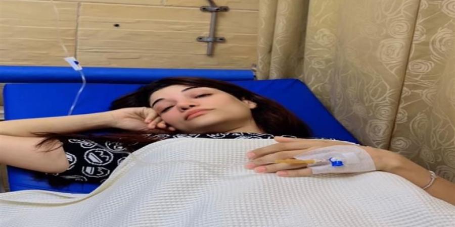 نقل
      صابرين
      النجيلي
      للمستشفى
      بعد
      تعرضها
      لأزمة
      صحية
      مفاجئة