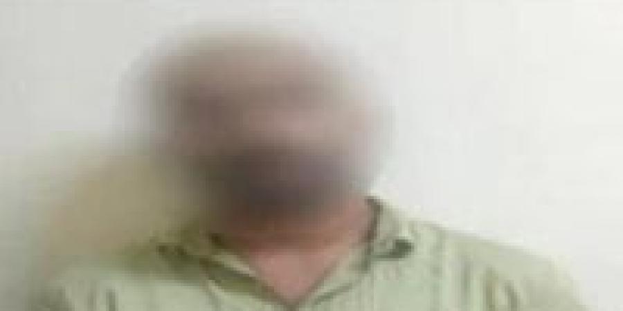 بسبب
      خلاف
      مروري..
      ضبط
      سائق
      سب
      فتاة
      على
      طريق
      الأوتوستراد