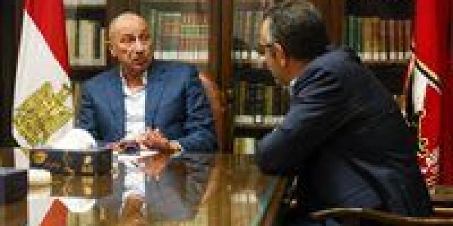 محمد
      الدماطي:
      منظومة
      الأهلي
      تشبه
      الهرم..
      وهدفنا
      الأساسي
      خلال
      الفترة
      القادمة
      هو
      التنمية
      والاستثمار