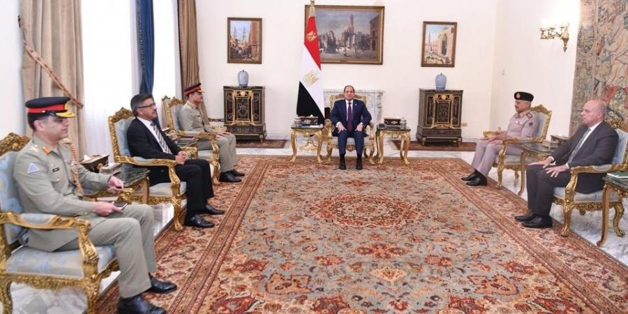 الرئيس
      السيسي
      يستقبل
      رئيس
      أركان
      القوات
      البرية
      الباكستانية