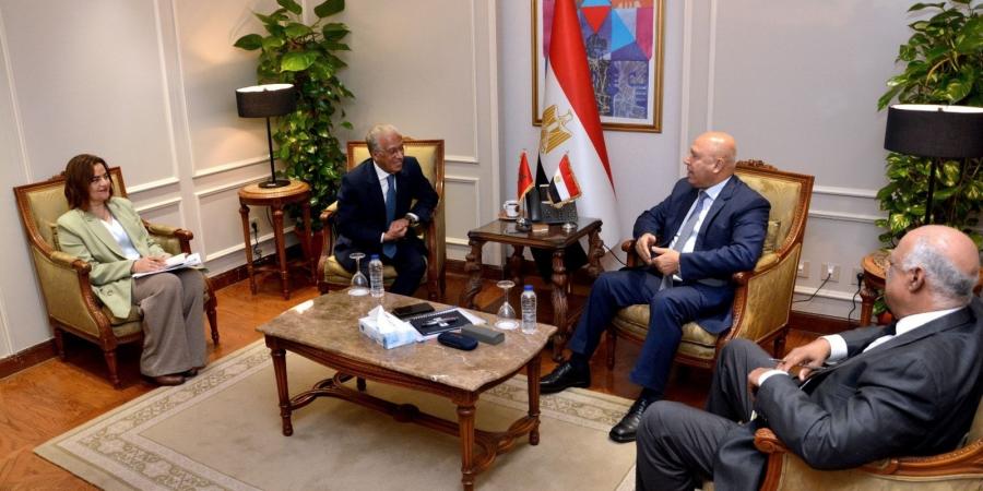 التجربة
      ناجحة
      في
      صناعة
      السيارات..
      مصر
      والمغرب
      تبحثان
      تعزيز
      التعاون
      الصناعي
      والنقلي