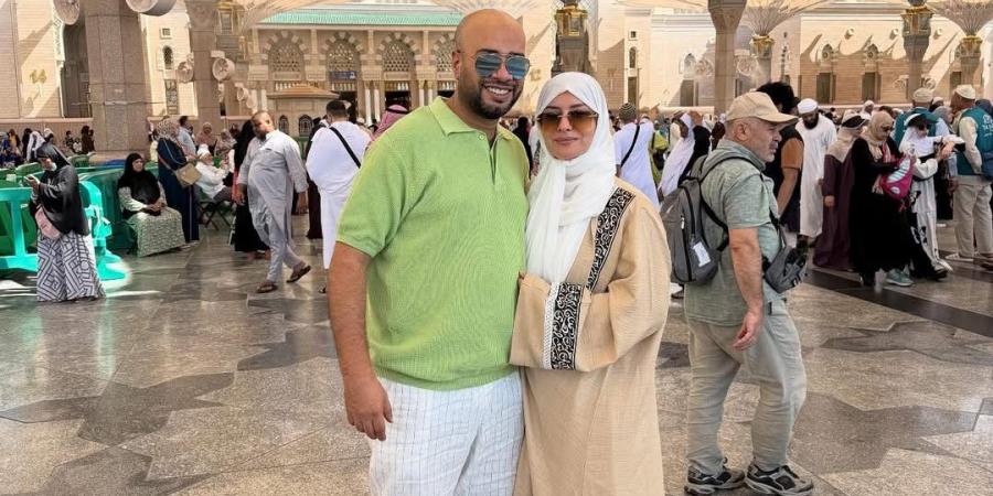 بدلًا
      من
      شهر
      العسل..
      حاتم
      صلاح
      يؤدي
      مناسك
      العمرة
      مع
      زوجته
      بعد
      ساعات
      من
      زفافهما