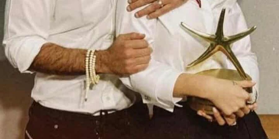 ربنا
      يحرسكم
      من
      العين
      ويكفيكم
      شر
      الناس..
      تامر
      حبيب
      يهنئ
      منة
      شلبي
      واحمد
      الجنايني
      بزواجهم