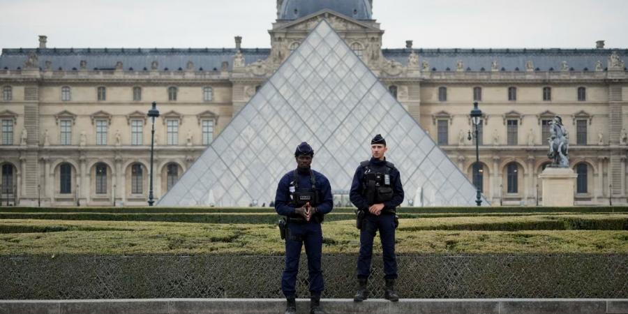عاجل|«قبل
      هروبهم
      إلى
      دولة
      عربية»..
      اعتقال
      شخصين
      على
      صلة
      بسرقة
      متحف
      اللوفر