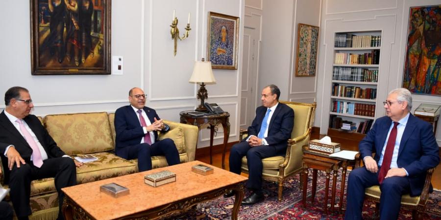 وزير
      الخارجية:
      حريصون
      علي
      الارتقاء
      ببيئة
      العمل
      في
      مصر
      لتكون
      أكثر
      جذباً
      للاستثمارات