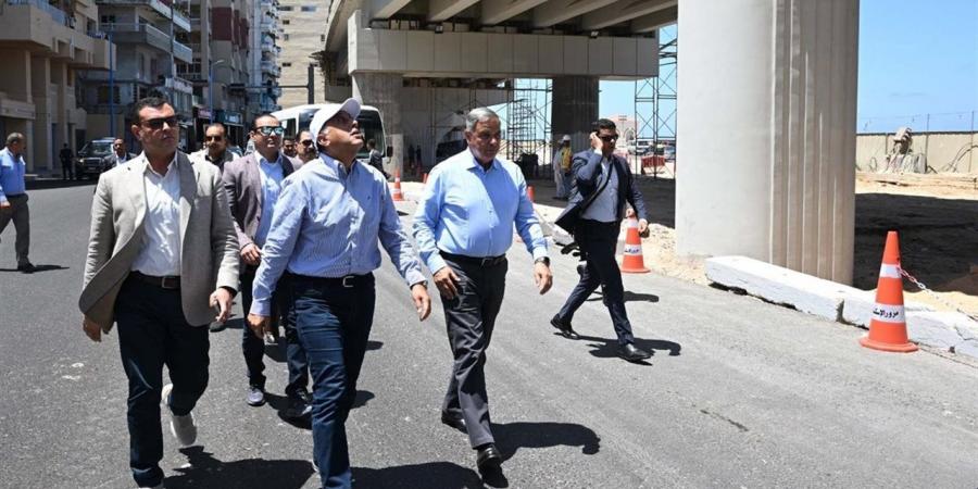 بالتزامن
      مع
      العيد
      القومي..
      جولة
      موسعة
      لـ
      رئيس
      الوزراء
      بالسويس
