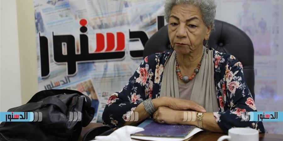 الثلاثاء..
      صالون
      سلوى
      بكر
      الثقافي
      يناقش
      "جماليات
      بيئة
      العمل
      في
      مصر"