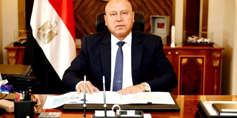 المتحف
      الكبير
      نافذة
      مصر
      على
      عصر
      صناعي
      وسياحي
      جديد..
      "الوزير"
      يكشف