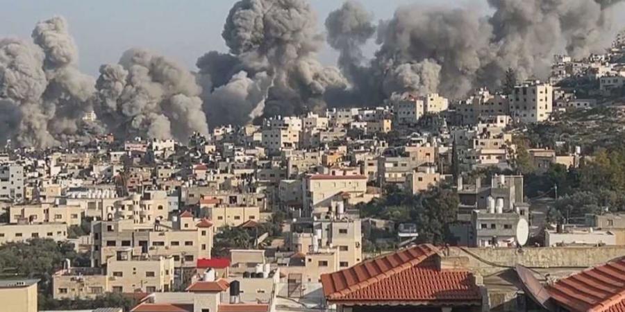 تصعيد
      خطير|نتنياهو
      يأمر
      بشن
      غارات
      عنيفة
      على
      غزة..
      وحماس
      توجه
      رسالة
      إلى
      العالم