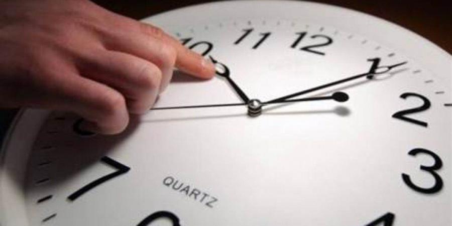 الموعد
      الدقيق
      لتغيير
      الساعة
      وبدء
      التوقيت
      الشتوي
      في
      مصر
      2025