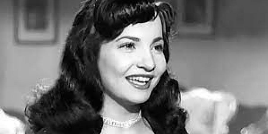 تاجر
      أحذية
      طلبها
      للزواج..
      أول
      معجب
      يراسل
      شادية
      بعد
      شهرتها