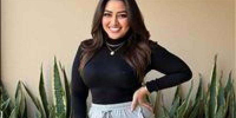 فضيحة
      "فيديوهات
      رحمة
      محسن"..
      المطربة
      تتهم
      طليقها
      بالابتزاز
      والتهديد