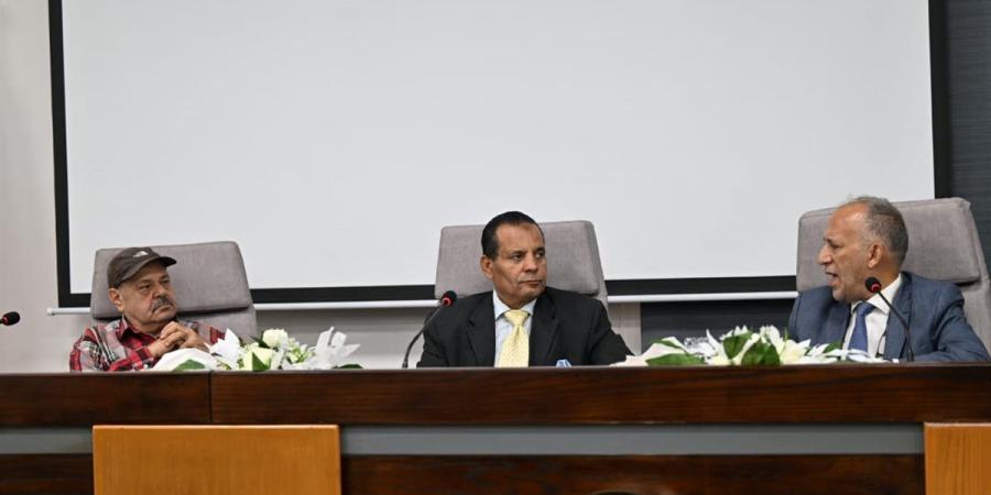 "رؤية
      مستقبلية
      لعناصر
      الفنون
      الشعبية"
      في
      ختام
      مناقشات
      الندوة
      العلمية
      بمهرجان
      الإسماعيلية