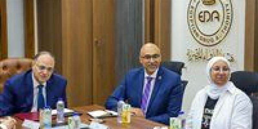 هيئة
      الدواء
      تبحث
      آليات
      تنفيذ
      مشروع
      «الروشتة
      الرقمية»
      ضمن
      خطة
      التحول
      نحو
      منظومة
      دوائية
      ذكية