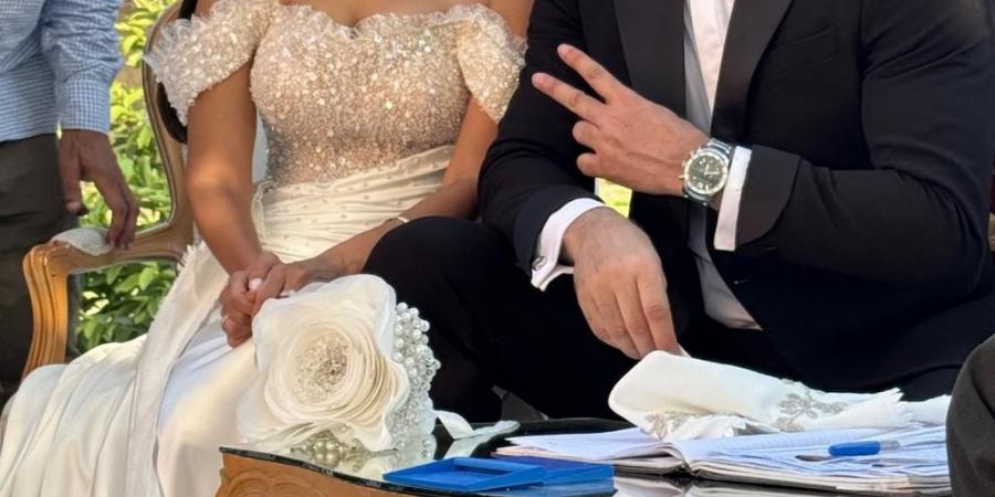 مسلسل
      ورد
      وشوكولاتة
      الحلقة
      الأولى..
      زينة
      تهرب
      من
      زفافها
      وتبدأ
      رحلة
      غير
      متوقعة