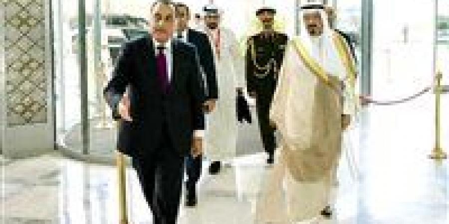 رئيس
      الوزراء:
      دولة
      الكويت
      الشقيقة
      مساندة
      وداعمة
      دائما
      لمصر..
      ونرحب
      بالاستثمارات
      المشتركة
      بين
      البلدين