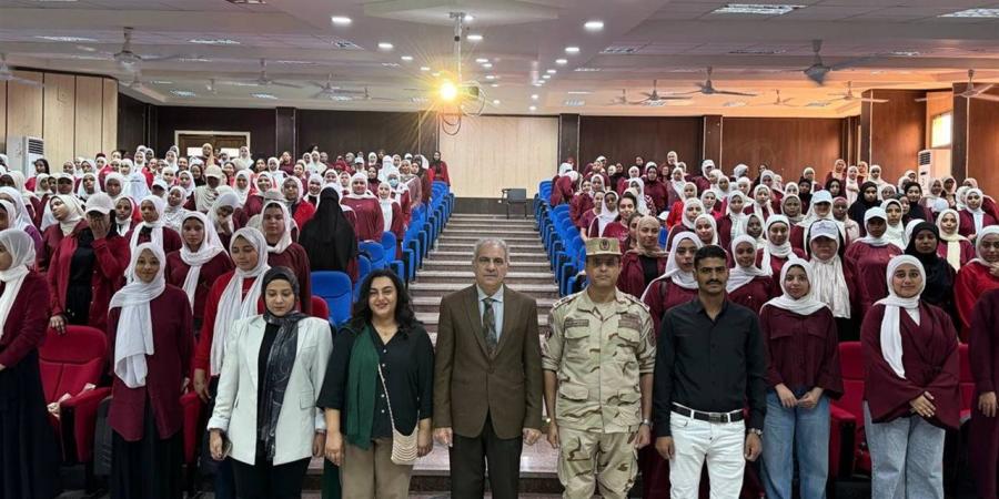 جامعة
      أسوان
      تواصل
      فعاليات
      دورة
      التربية
      الوطنية
      للإناث