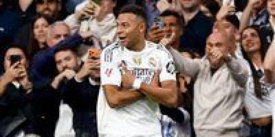 اليوم:
      مبابي
      يتسلم
      جائزة
      الحذاء
      الذهبي
      في
      حفل
      استثنائي
      بمدينة
      مدريد