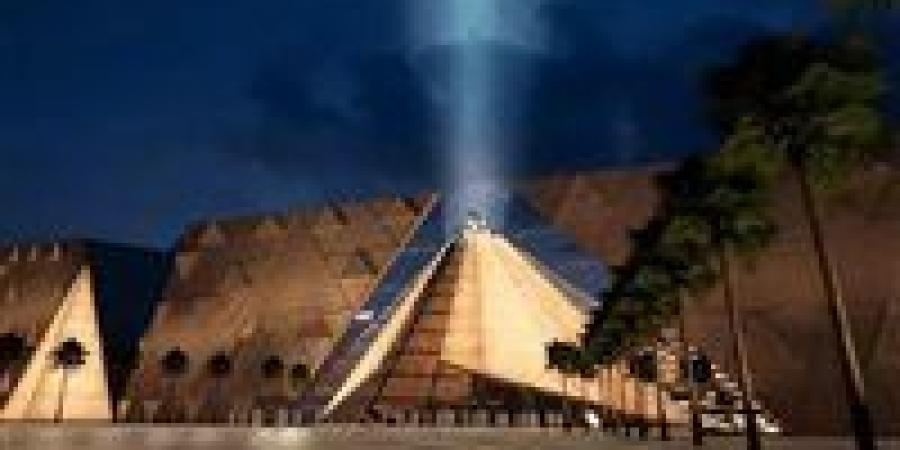 المتحف
      المصري
      الكبير..
      بوابة
      لجذب
      5
      ملايين
      سائح
      سنوياً
      وعوائد
      تتجاوز
      600
      مليون
      دولار