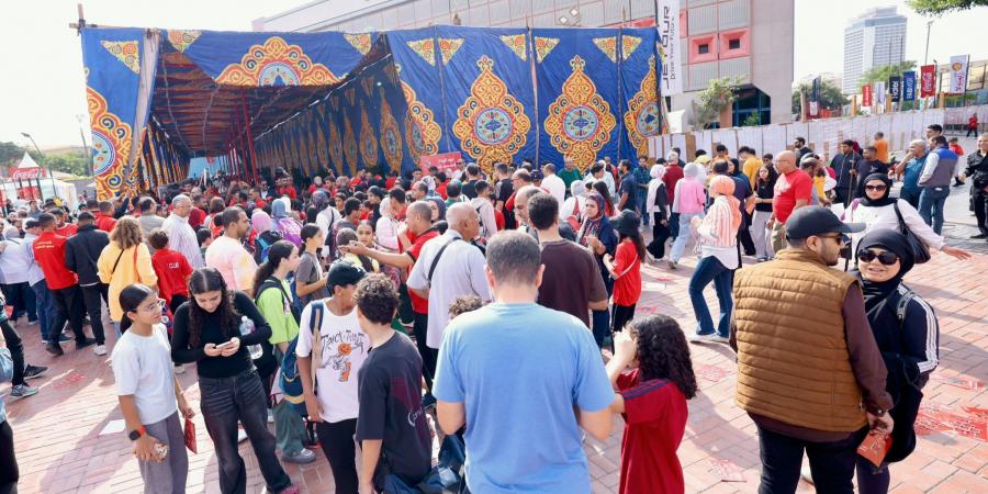 بالصور..
      إقبال
      كثيف
      من
      أعضاء
      النادي
      الأهلي
      للمشاركة
      في
      الانتخابات