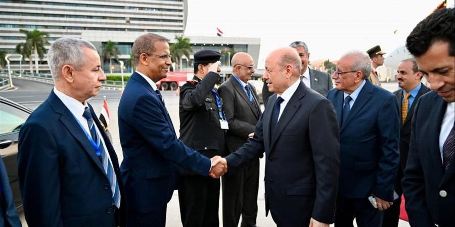 رئيس
      مجلس
      القيادة
      اليمني
      يصل
      القاهرة
      للمشاركة
      في
      افتتاح
      المتحف
      المصري
      الكبير