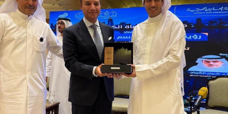 أبو
      شقة
      وسعودي
      يشاركان
      في
      فعاليات
      مؤتمر
      المحاماة
      الكويتي
      الأول