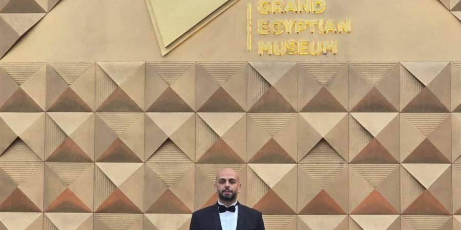 كاتب
      "الفيل
      الأزرق"
      يخطّ
      كلمات
      التاريخ
      في
      افتتاح
      المتحف
      المصري
      الكبير