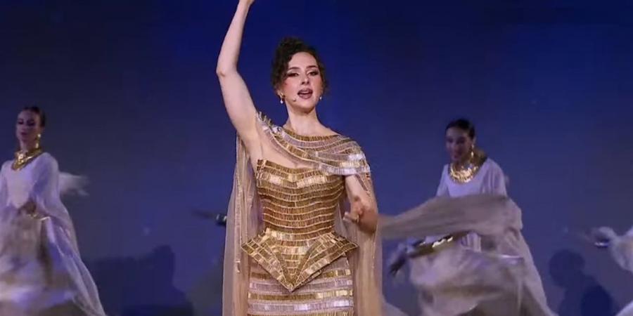 حفيدة
      حتشبسوت..
      من
      هي
      شيرين
      أحمد
      طارق
      مغنية
      افتتاح
      المتحف
      المصري
      الكبير؟
      (فيديو)