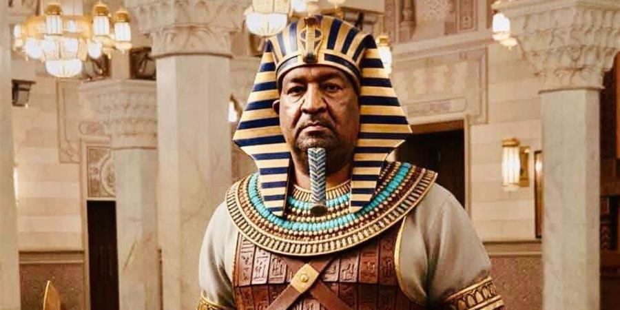 شيخ
      الطريقة
      الجعفرية
      يرتدي
      الزي
      الفرعوني
      احتفالًا
      بافتتاح
      المتحف
      المصري
      الكبير